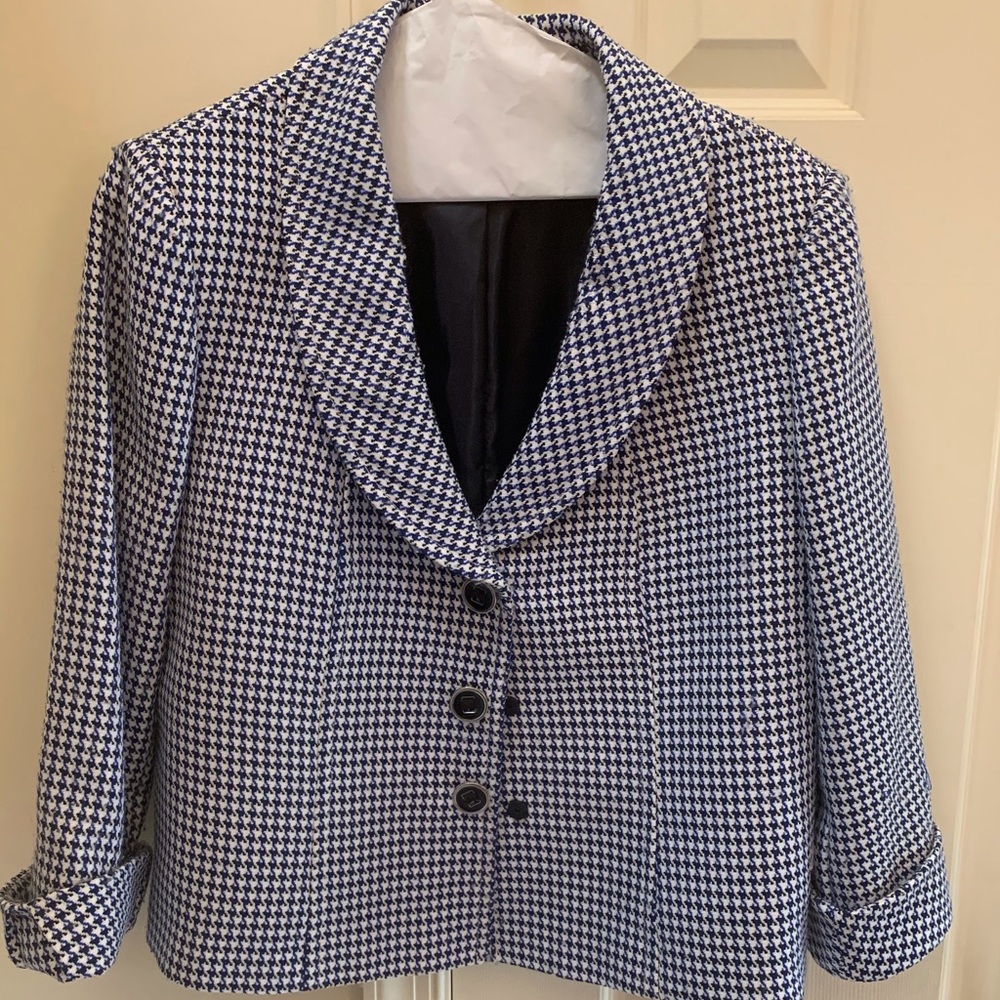 TAHARI Blazer in great condition